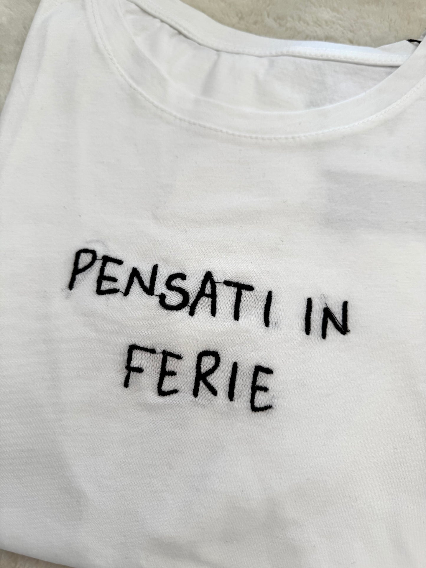 T-Shirt “Pensati in ferie”