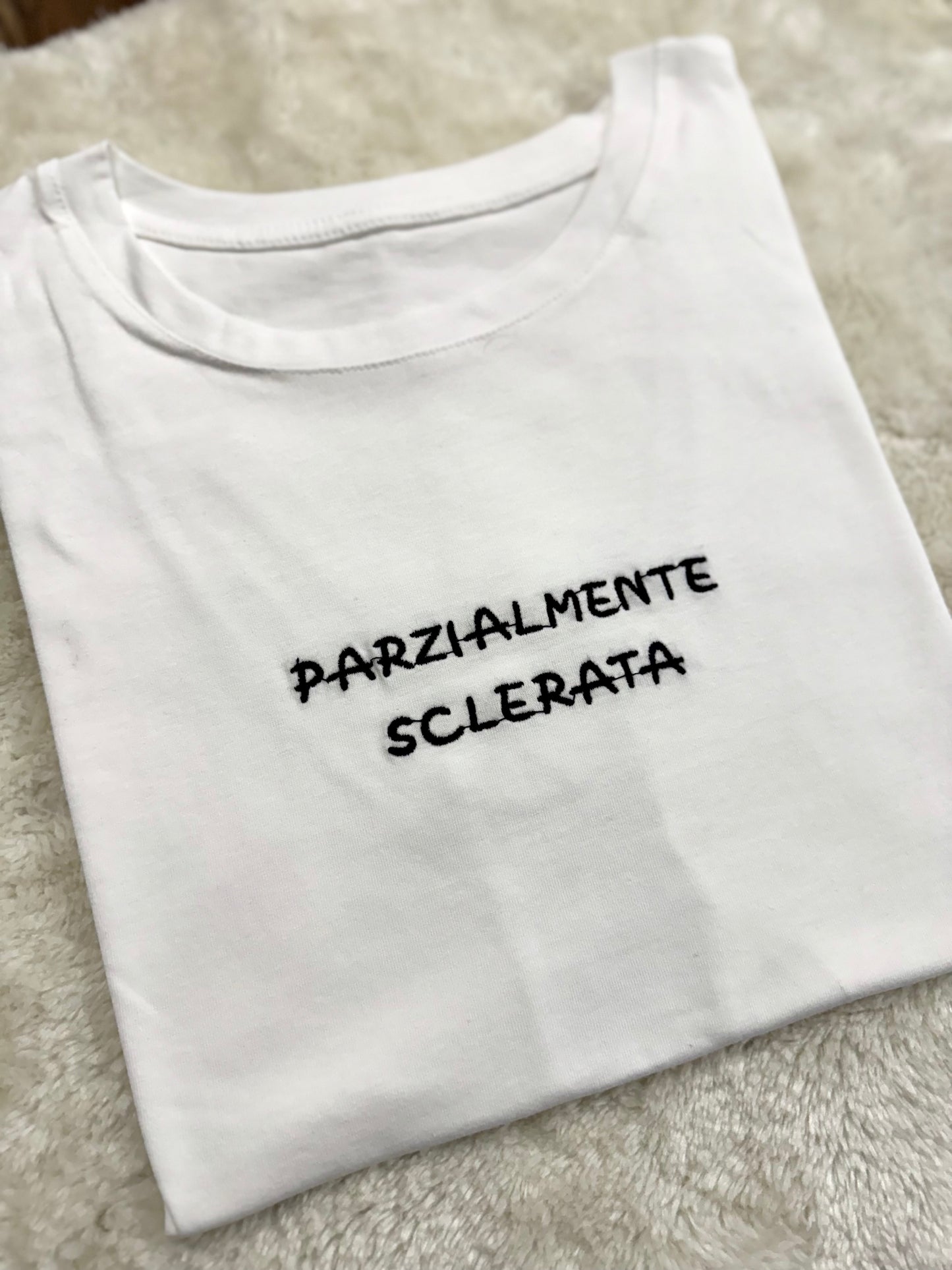 T-Shirt “Parzialmente sclerata”