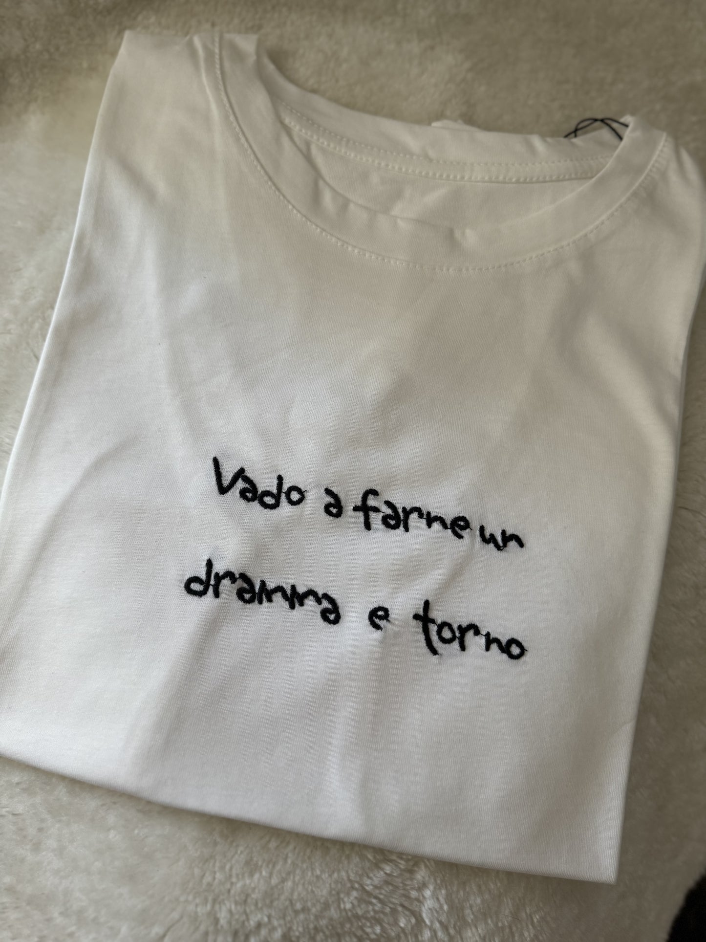 T-Shirt “Vado a farne un dramma e torno”